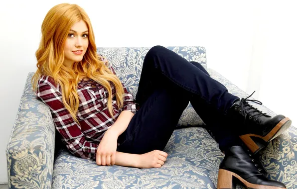 Взгляд, девушка, кресло, белый фон, лежит, red, рыжая, girl