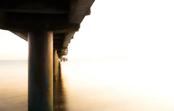 Море, мост, туман