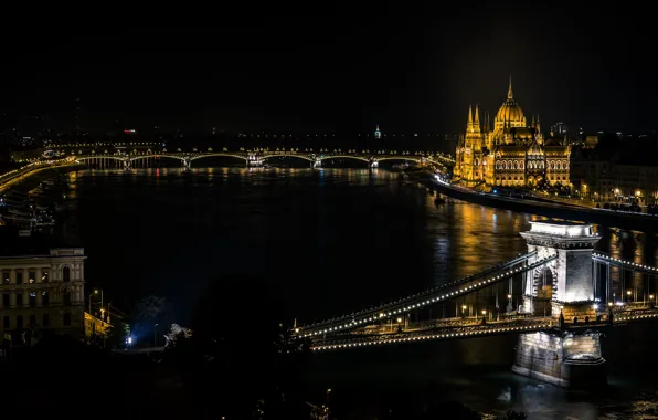 Hungary, Budapest, Danube River, Széchenyi Chain Bridg