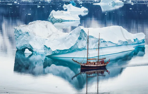 Картинка море, корабль, парусник, льды, айсберги, Гренландия