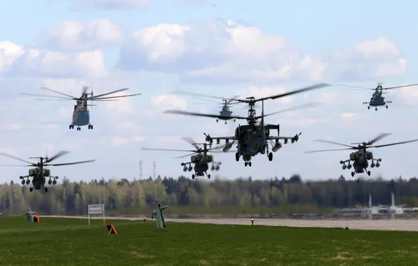 Аэродром, взлет, российские вертолеты