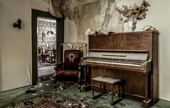 Картинка комната, дверь, пианино