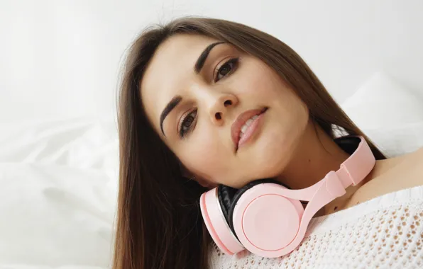 Music, white, blouse, smile, headphones, look, plant, Alise Moreno