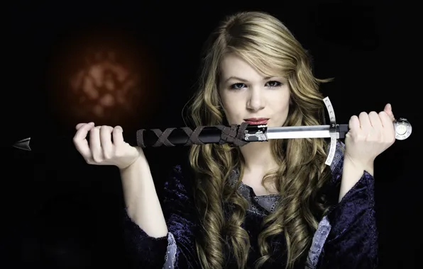 Картинка девушка, оружие, меч