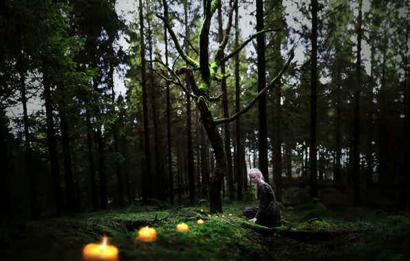 Картинка лес, девушка, свечи