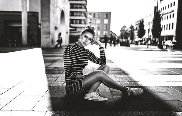 Девушка, город, улица, ножки, сидит, Vanessa, Miro Hofmann, чб