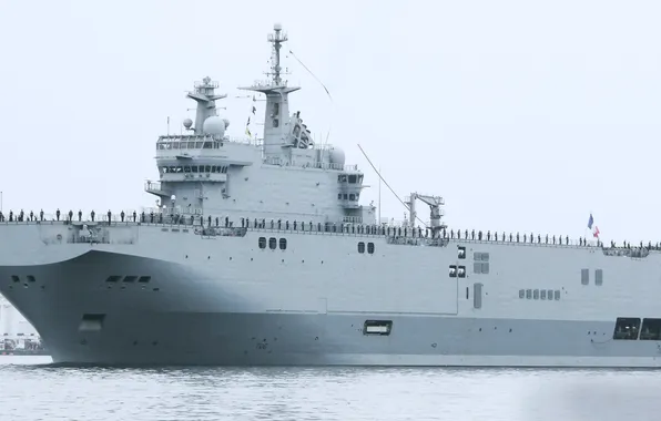 Франция, Mistral, универсальный десантный корабль