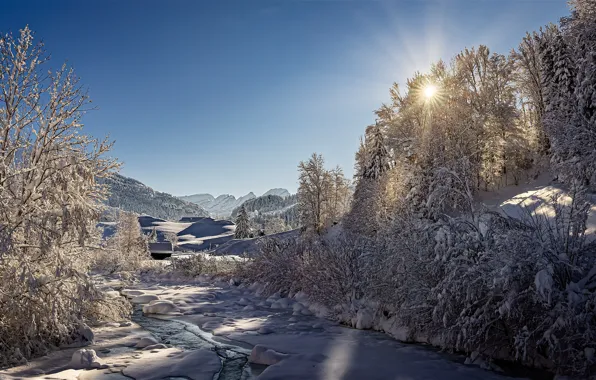 Картинка зима, солнце, лучи, снег, пейзаж, горы, природа, река