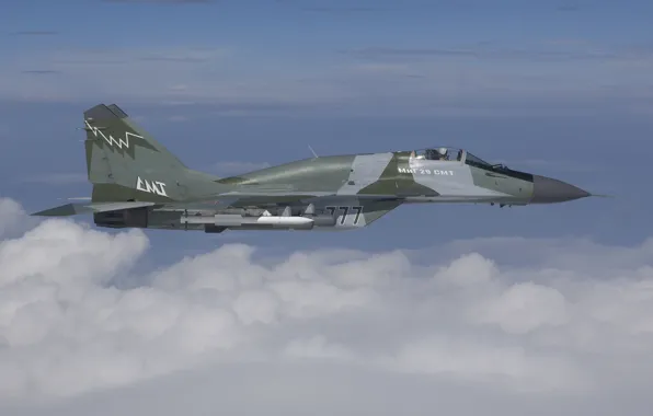 Картинка облака, полет, истребитель, ракеты, ВВС России, многофункциональный, МиГ-29СМТ, MiG-29SМТ