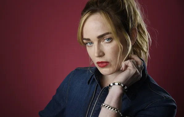 Взгляд, поза, макияж, актриса, украшение, Caity Lotz, Кейти Лотц, браслет на руке
