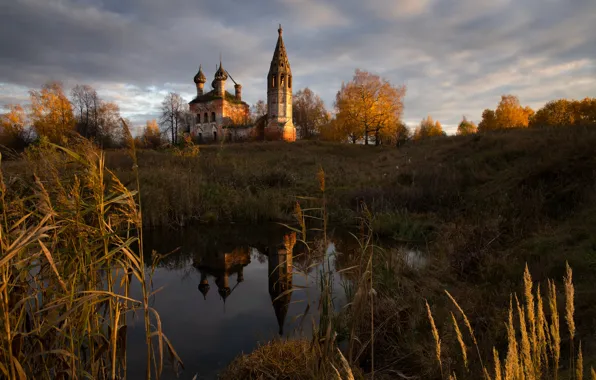 Картинка осень, трава, вода, пейзаж, природа, отражение, церквушка