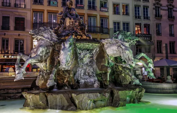 Картинка ночь, огни, Франция, фонтан, скульптура, Лион