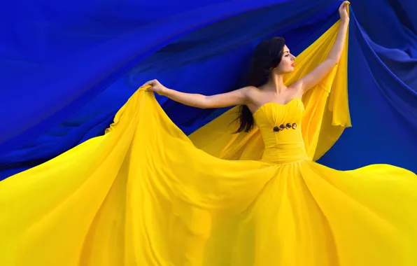 Девушка, танец, платье, ткань, синий фон, жёлтое