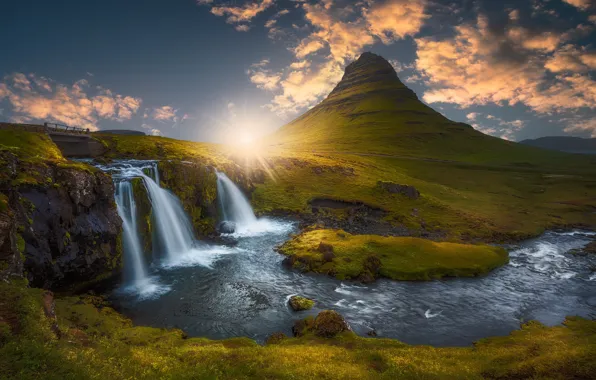 Картинка солнце, облака, гора, водопад, речка, Исландия, Kirkjufjell
