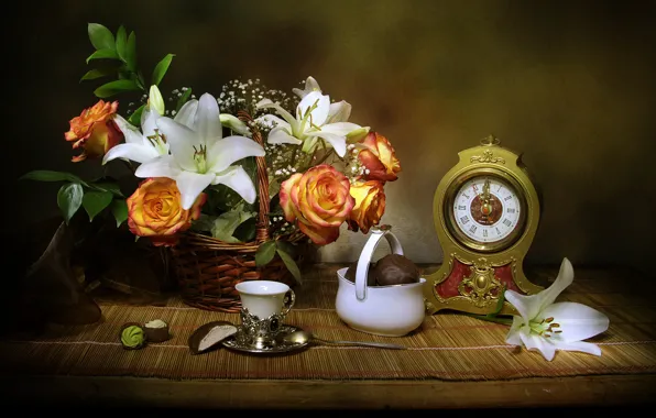 Цветы, корзина, лилии, часы, розы, конфеты, ткань, натюрморт