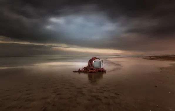 Море, берег, телевизор