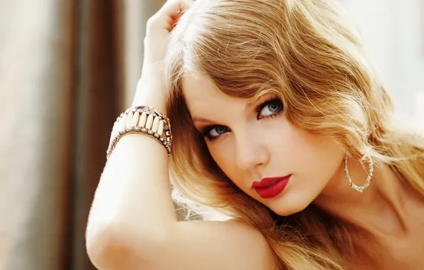 Взгляд, девушка, обои, рука, блондинка, браслет, певица, Taylor Swift