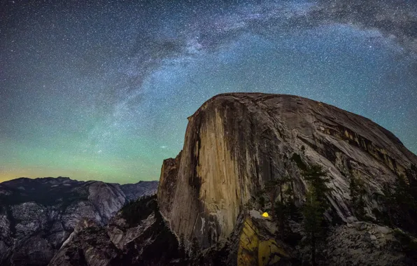 Картинка небо, звезды, горы, ночь, скалы, Калифорния, США, млечный путь