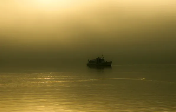 Картинка туман, утро, озеро, катер