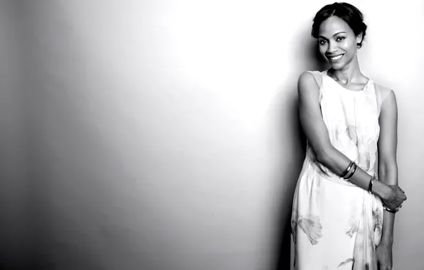 Улыбка, Zoe Saldana