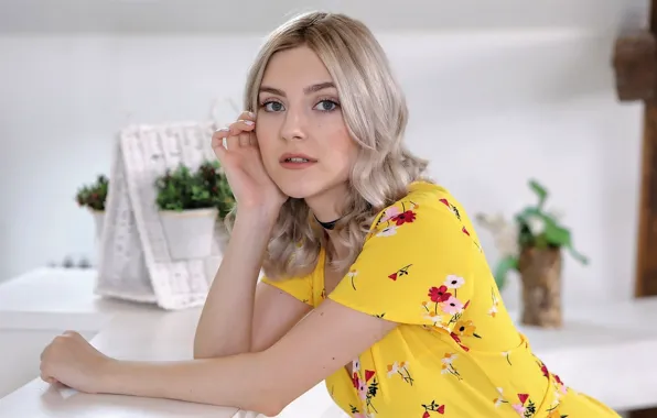 Model, beauty, pose, yellow dress, eva elfie