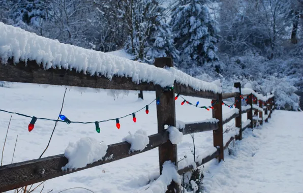 Картинка зима, свет, снег, природа, lights, праздник, забор, Рождество