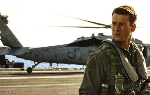 Кадр, пилот, вертолёт, боевик, лётчик, Глен Пауэлл, Glen Powell, Top Gun: Maverick