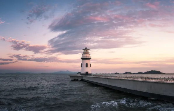 Море, маяк, пирс