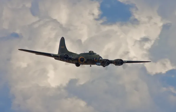 Небо, облака, бомбардировщик, четырёхмоторный, тяжёлый, Flying Fortress, «Летающая крепость», Boeing B-17