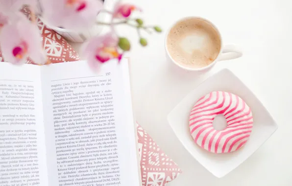 Кофе, чашка, книга, пончик