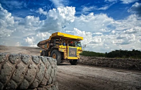 Clouds, Sky, Wall, Truck, Tire, Komatsu, Big Truck, Big Tires