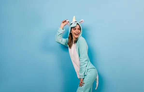 Картинка woman, costume, unicorn, posing, playfully, winsome