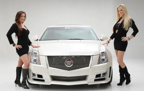 Картинка Девушки, блондинка и брюнетка, две красивые девушки, cadillac cts 2008, возле авто, обе улыбаются, в …