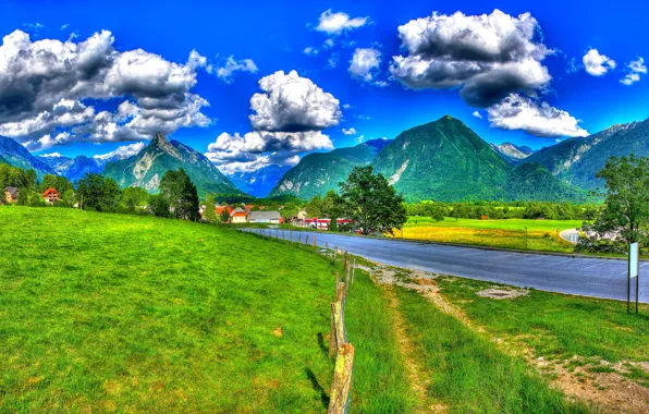 Картинка дорога, трава, облака, деревья, горы, забор, поля, HDR