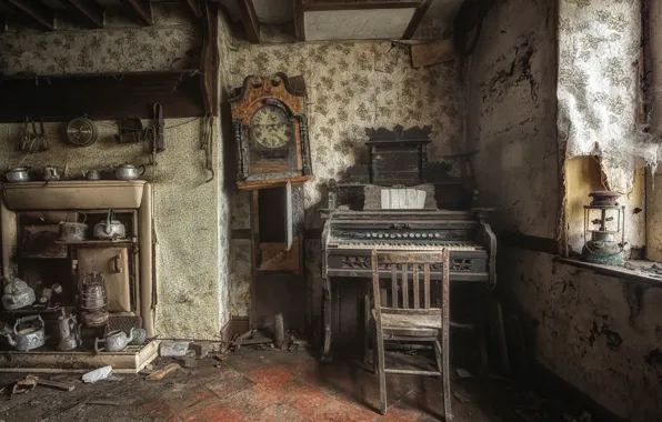 Картинка комната, мусор, вещи, заброшенность, старый дом
