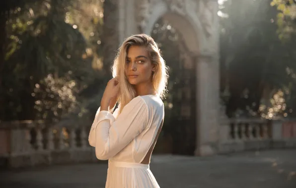 Картинка woman, young, beautiful, model, blonde, long-haired, tanned