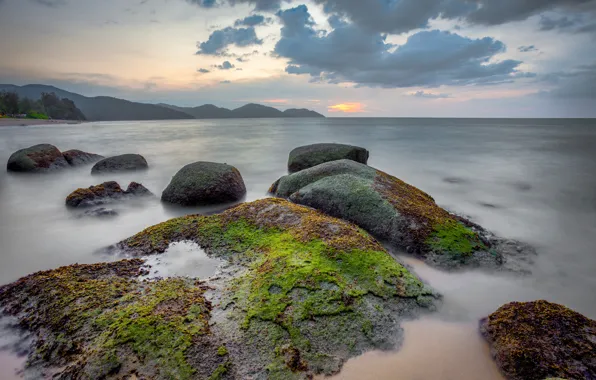 Море, небо, облака, водоросли, горы, камни, скалы