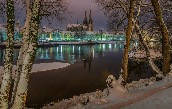Картинка зима, снег, деревья, город, река, здания, дома, вечер