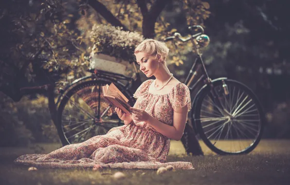 Девушка, деревья, велосипед, ретро, листва, блондинка, бусы, книга