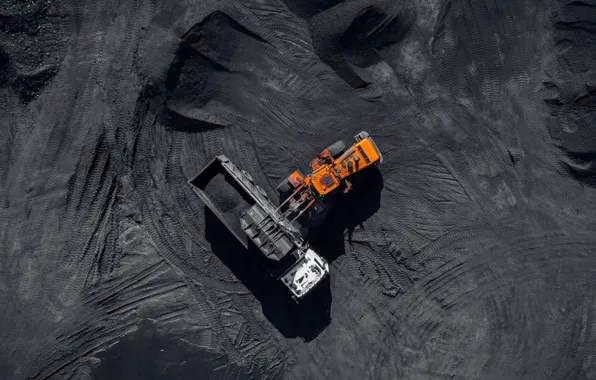 Dust, heavy machinery, coal, mining