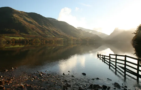 Картинка зелень, трава, вода, солнце, облака, лучи, деревья, горы