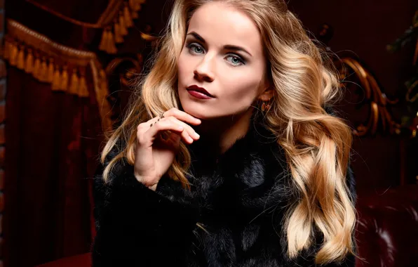 Картинка поза, портрет, макияж, прическа, блондинка, шуба, мех, красотка