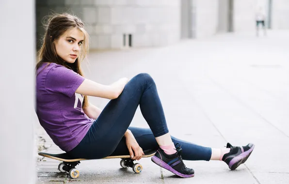 Картинка girl, beautiful, model, pretty, skateboard, leggings, long-haired, sneakers