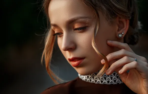 Картинка девушка, лицо, рука, портрет, макияж