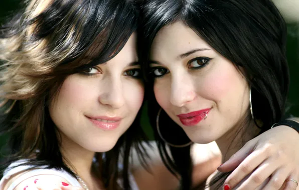 Взгляд, группа, пирсинг, близняшки, певицы, The veronicas, Lisa Origliasso, Jessica Origliasso