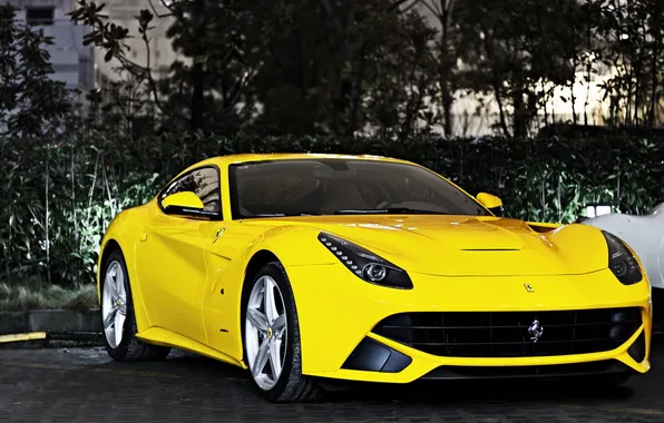 Картинка Ferrari, суперкар, феррари, yellow, передок, F12 Berlinetta
