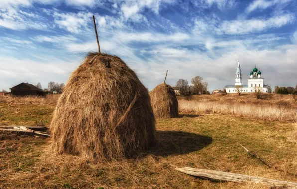 Поле, осень, небо, облака, синева, доски, даль, стог