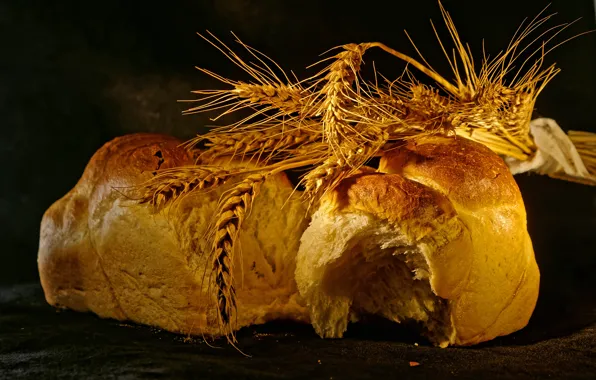 Темный фон, хлеб, колосья, булочки, хлебобулочные изделия