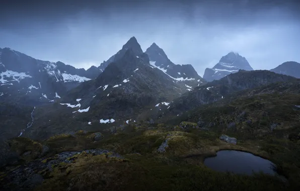 Картинка небо, снег, горы, тучи, природа, озеро, скалы, Норвегия