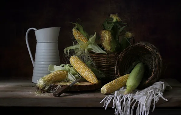 Стол, доски, полотенце, кукуруза, нож, кувшин, фрукты, натюрморт